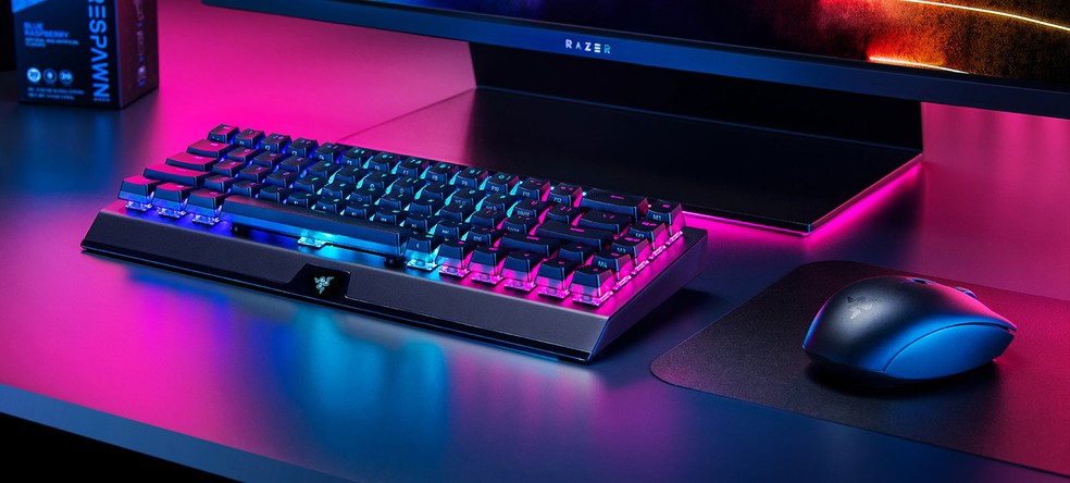 Versão mini do Blackwidow V3 é realmente compacto e não tem fio — Foto: Divulgação/Razer